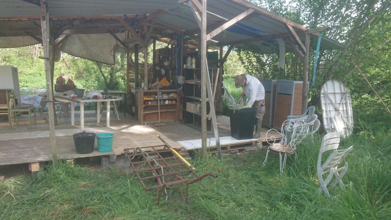 Creysse  Tente En Permaculture Pirate מראה חיצוני תמונה